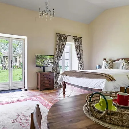 Charming Manor Nestled In Charente Vineyards * Ozillac