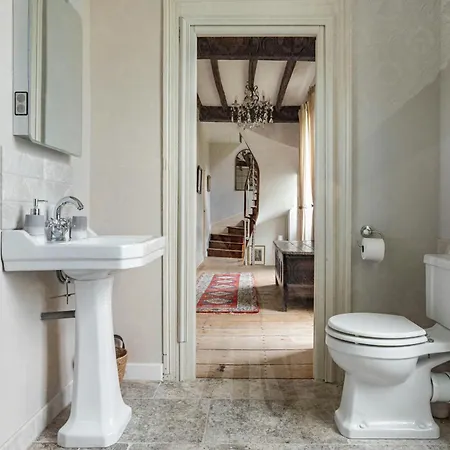 Charming Manor Nestled In Charente Vineyards بيت للعطل
