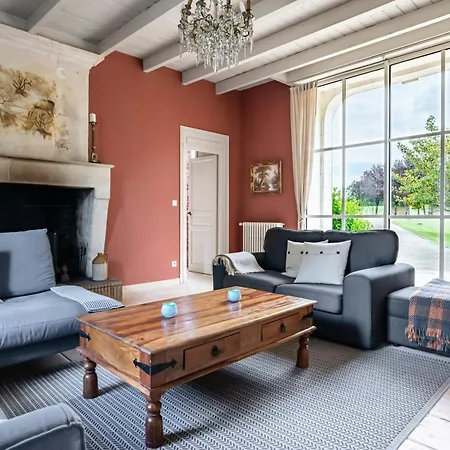 Σπίτι διακοπών Charming Manor Nestled In Charente Vineyards