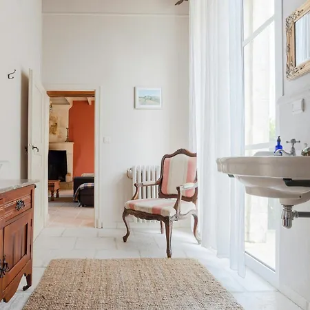 Charming Manor Nestled In Charente Vineyards بيت للعطل *