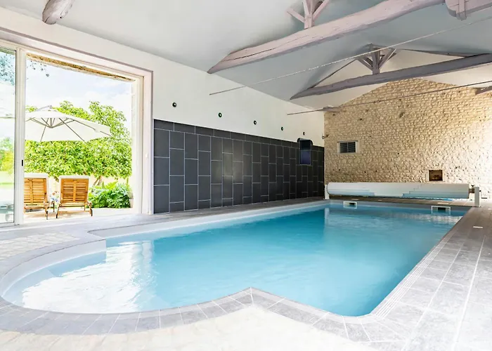 Charming Manor Nestled In Charente Vineyards Prázdninový dům Ozillac