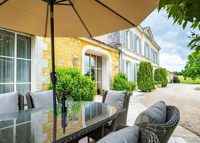 Charming Manor Nestled In Charente Vineyards Prázdninový dům *