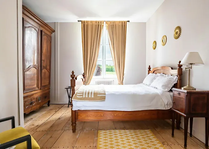 Prázdninový dům Charming Manor Nestled In Charente Vineyards *